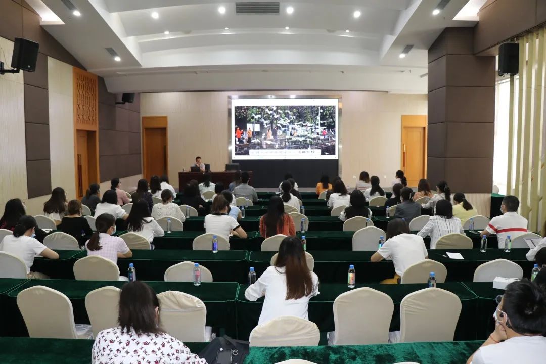 拍好圖片、講好故事、樹好形象——集團(tuán)公司工會開展“職工素質(zhì)提升課堂”之《攝影入門及提高》培訓(xùn)
