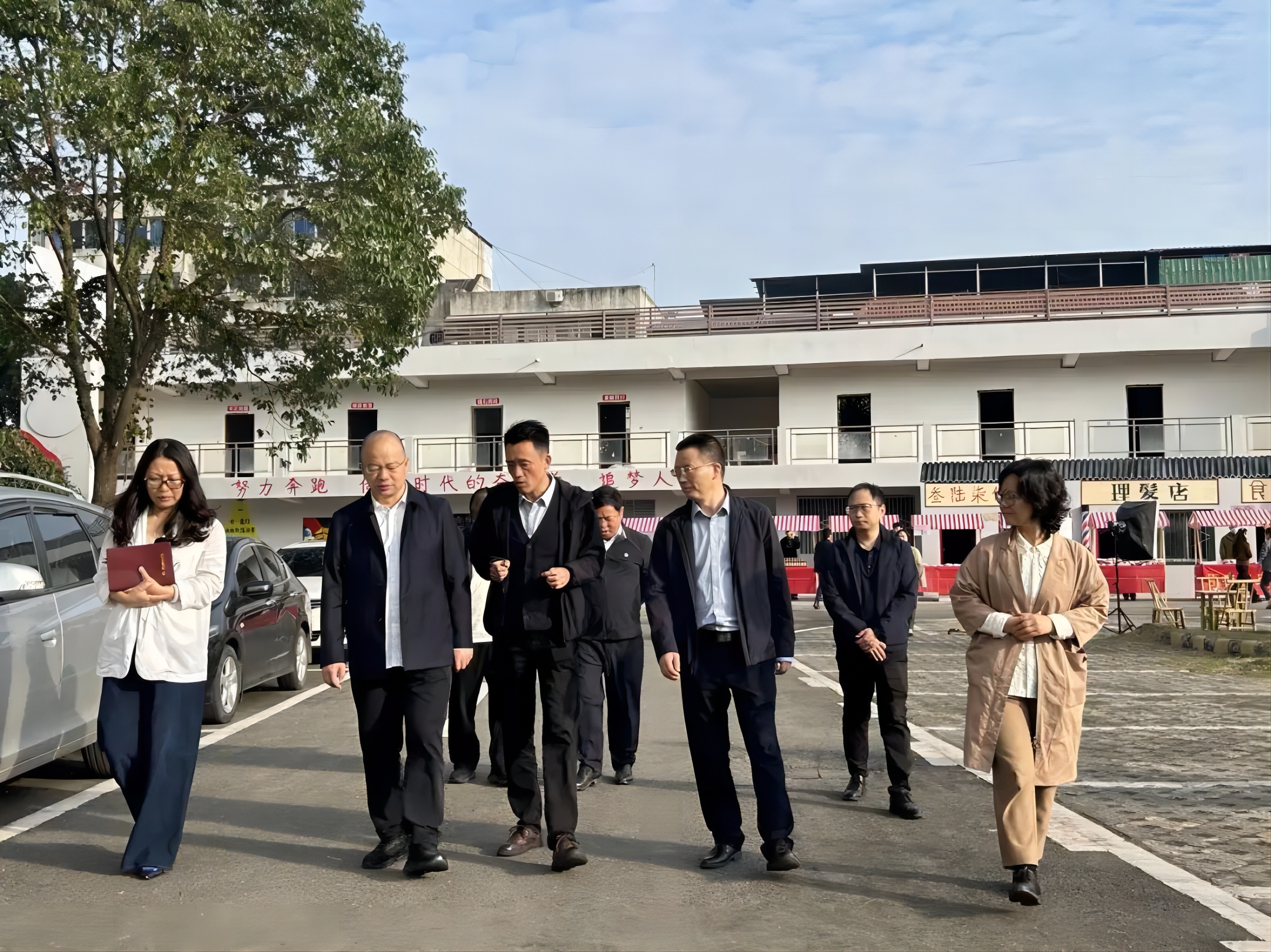 德陽經(jīng)開區(qū)黨工委副書記、管委會主任廖立新帶隊調(diào)研德陽電商產(chǎn)業(yè)園